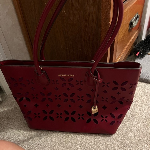 Michael Kors burgundy tote - Picture 4 of 4